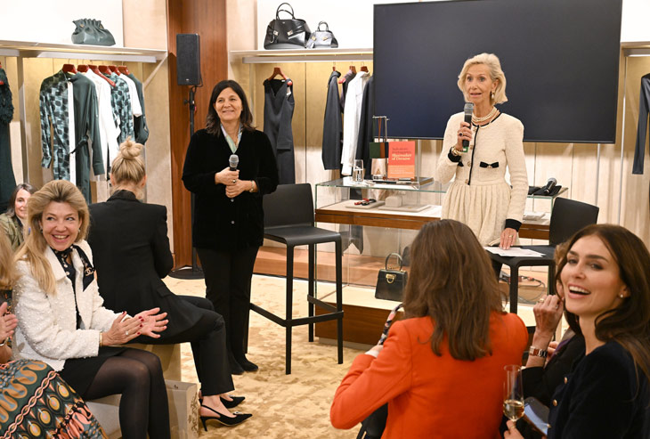 Angelica Visconti (Enkelin des Firmengründers Salvatore Ferragamo) und Kristina Tröger (Präsidentin Club europäischer Unternehmerinnen) / Empfang und Talk des Club europäischer Unternehmerinnen (CeU) mit Enkeln der Familie Ferragamao in der Ferragamo Boutique in der Maximilianstrasse am 6. November 2025 (©Foto: ABR-Pictures / Frank Rollitz)